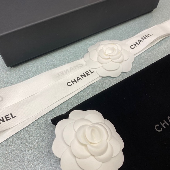 SOLD Chanel Wallet Box & Camellia - Picture 3 of 4